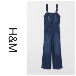 H&M Bib overalls in washed , stretched denim with adjustable suspenders